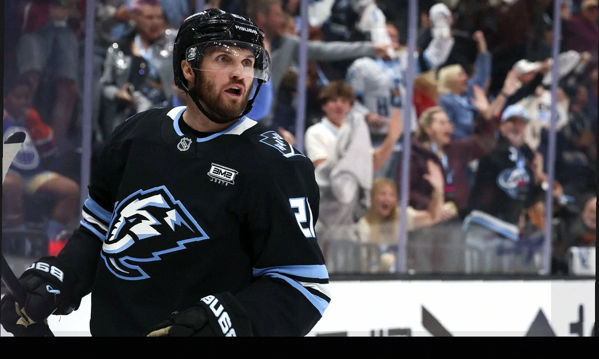 Выкуп контракта Андре Бураковски — разумный шаг для «Чикаго Блэкхокс»